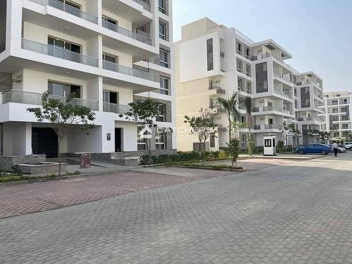 Apartment for sale in the heart of Mostakbal City, fully finished, ready for immediate occupancy, special 38% discount for cash payment. - Widok 2
