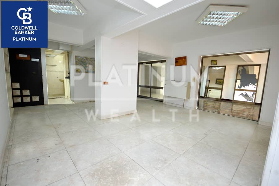 Super-luxury finishes Unobstructed view All utilities included Licensed administrative office space available for rent – pohled 3