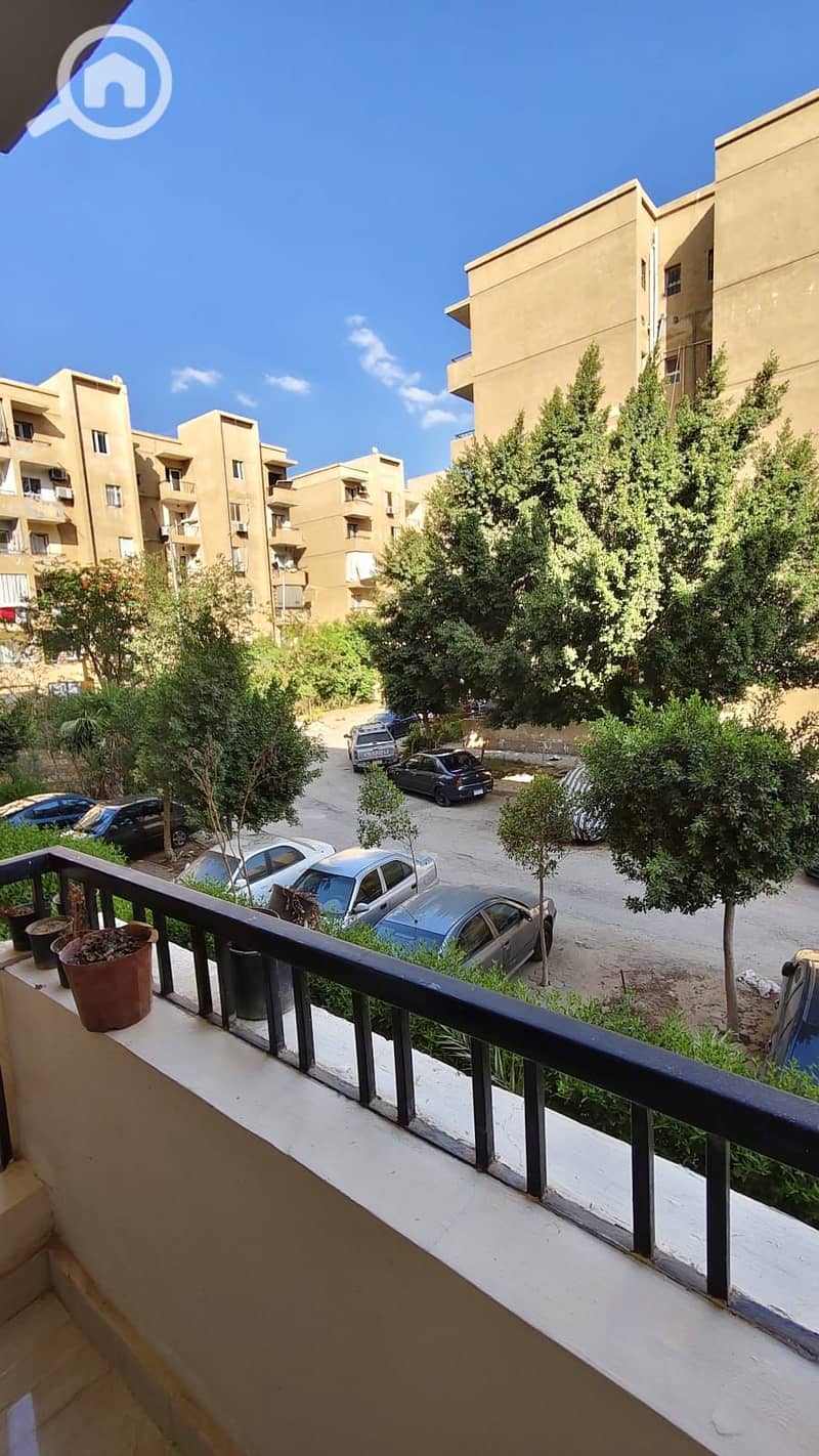Apartment for rent under the new law in Badr El-Din building, first floor, elevator, fully air-conditioned with kitchen. - Więcej