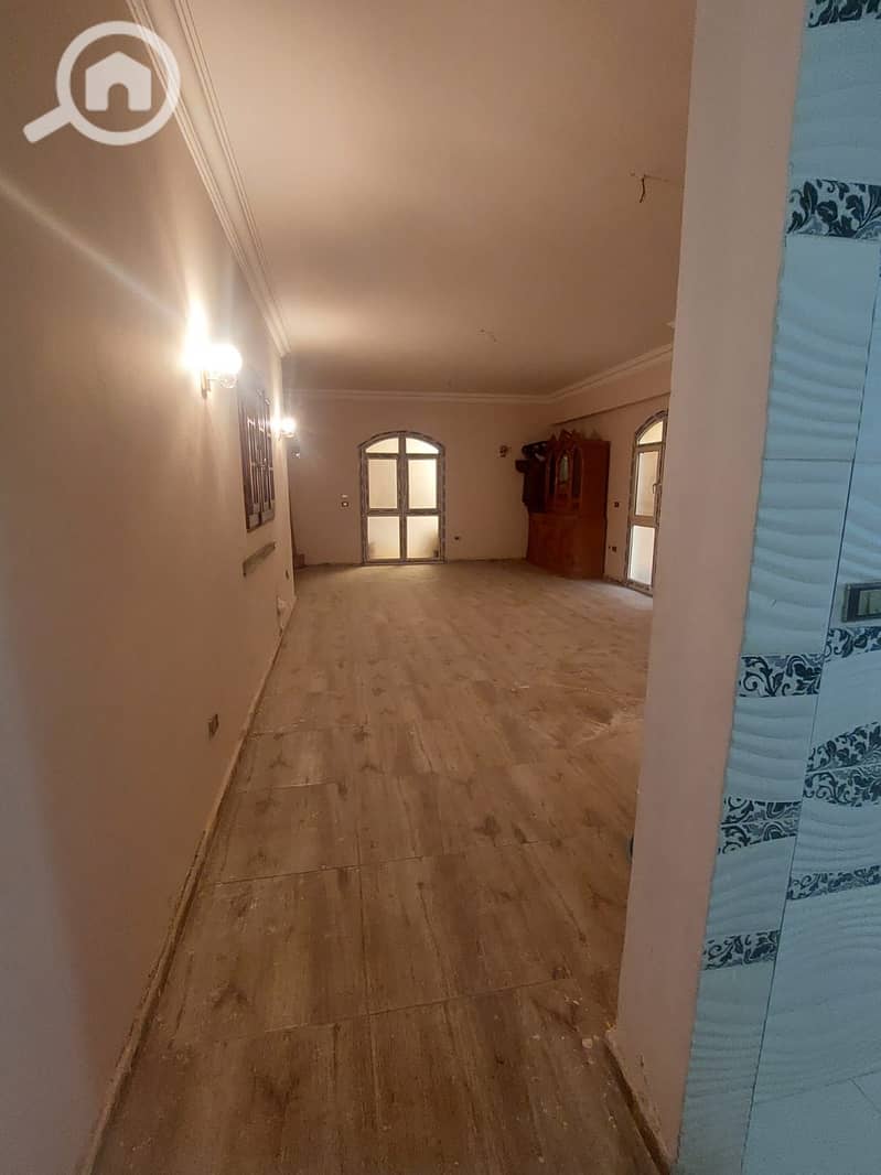 For sale in the Consultants Compound - Southern Investors | Fifth Settlement. A very prime location, one minute from the Southern 90th Street and the Al-Rehab Bridge, and close to the Mohamed Naguib Axis, the Gamal Abdel Nasser Axis, the Intelligence Area, and all services, malls, and compounds. - Ansicht 4