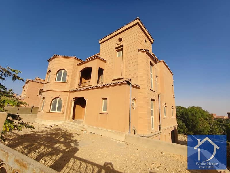 Standalone villa in Princess Compound 6th of October, 520 m², overlooking a landscape, located near Mall of Egypt. - Widok 2