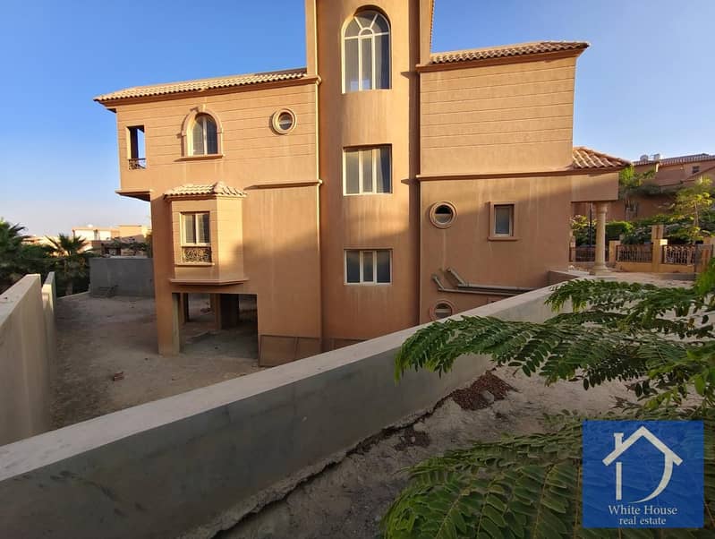Standalone villa in Princess Compound 6th of October, 520 m², overlooking a landscape, located near Mall of Egypt. - Widok 4