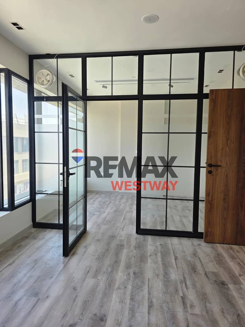 A very distinctive office for rent in front of Arkan Plaza directly on the central axis in Sheikh Zayed - Widok 4