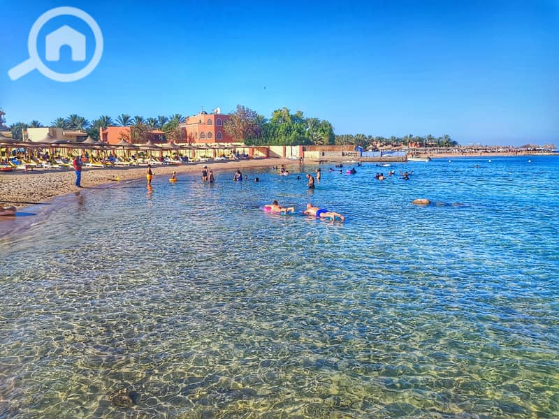 Hotel chalet for daily rent in Hurghada in the best locations of the tourist promenade with a private beach and panoramic view. - Widok 3