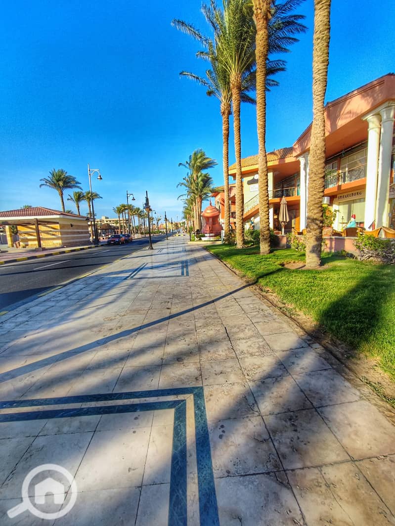 Modern chalet for daily rental in Hurghada with a panoramic sea view and a private sandy beach at the highest level - Widok 3