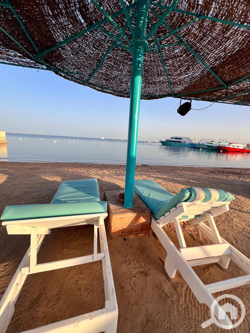 Modern chalet for daily rental in Hurghada with a panoramic sea view and a private sandy beach at the highest level - Widok 4