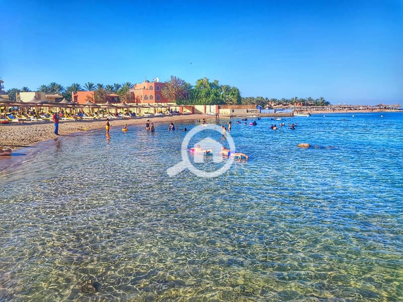 Modern chalet for daily rental in Hurghada with a panoramic sea view and a private sandy beach at the highest level - Widok 5