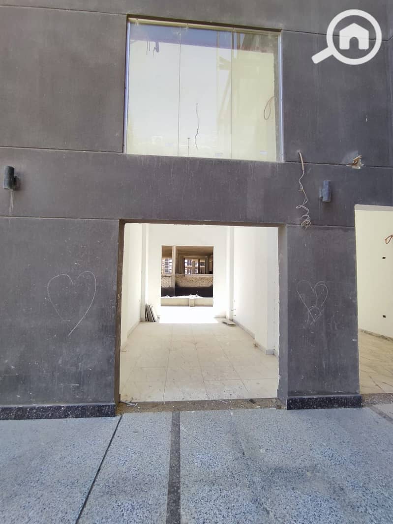 Ground floor commercial space of 34 square meters and an external area of 20 square meters next to Foul Nour restaurant – další