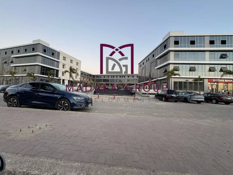 Office for sale in the heart of Sheikh Zayed in Al Ma Mall, with a very good cash price. Immediate delivery is available, and there can be an installment period of one year at a good price per meter. - Widok 4