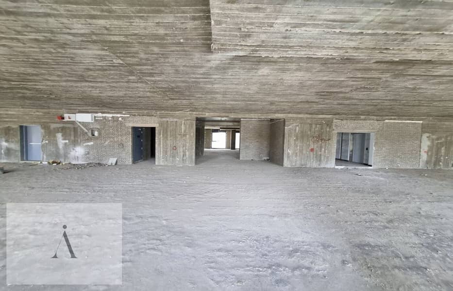 2,800 sqm office, core & shell, exceptional price per meter - Więcej