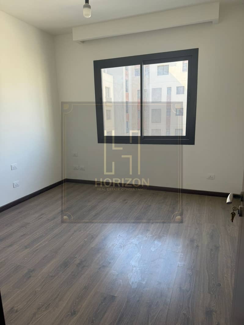 Semi furnished with appliances apartment 210m for rent in District 5 Compound by Marakez - Więcej