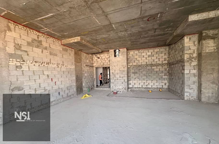 For Sale Prime Location office Golden Gate Redcon New Cairo Immediate Delivery South 90 Street - Mehr