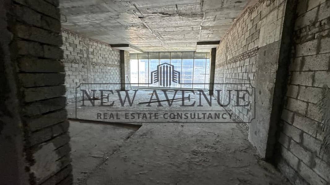 Premium Office 586sqm for Rent at Golden Gate New Cairo Direct on South 90 Street Elevate & Expand Your Business - Widok 2