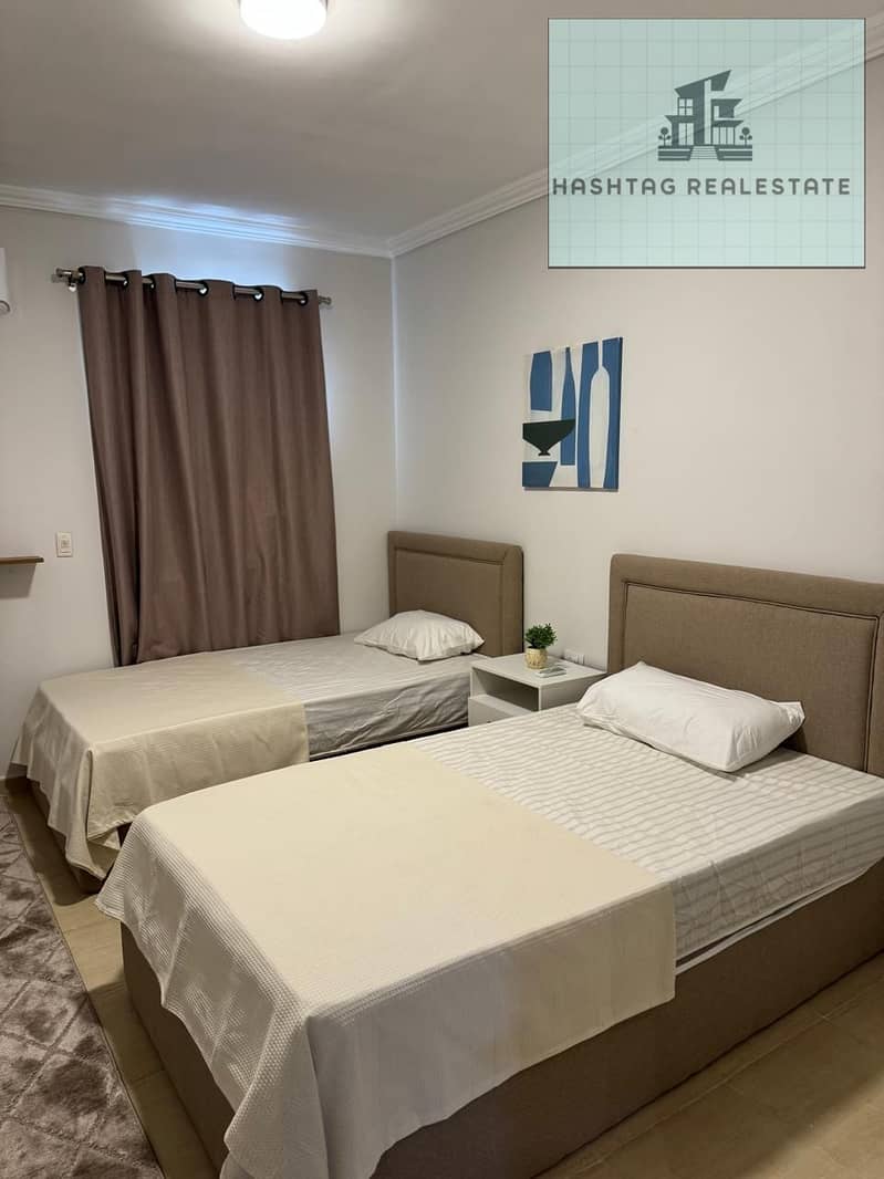 Luxury hotel apartment for rent in حي 16 Badreldin, just meters from Mazar Mall and close to Beverly Hills Sheikh Zayed, in front of Kompond El Karma on a main street. – pohled 6