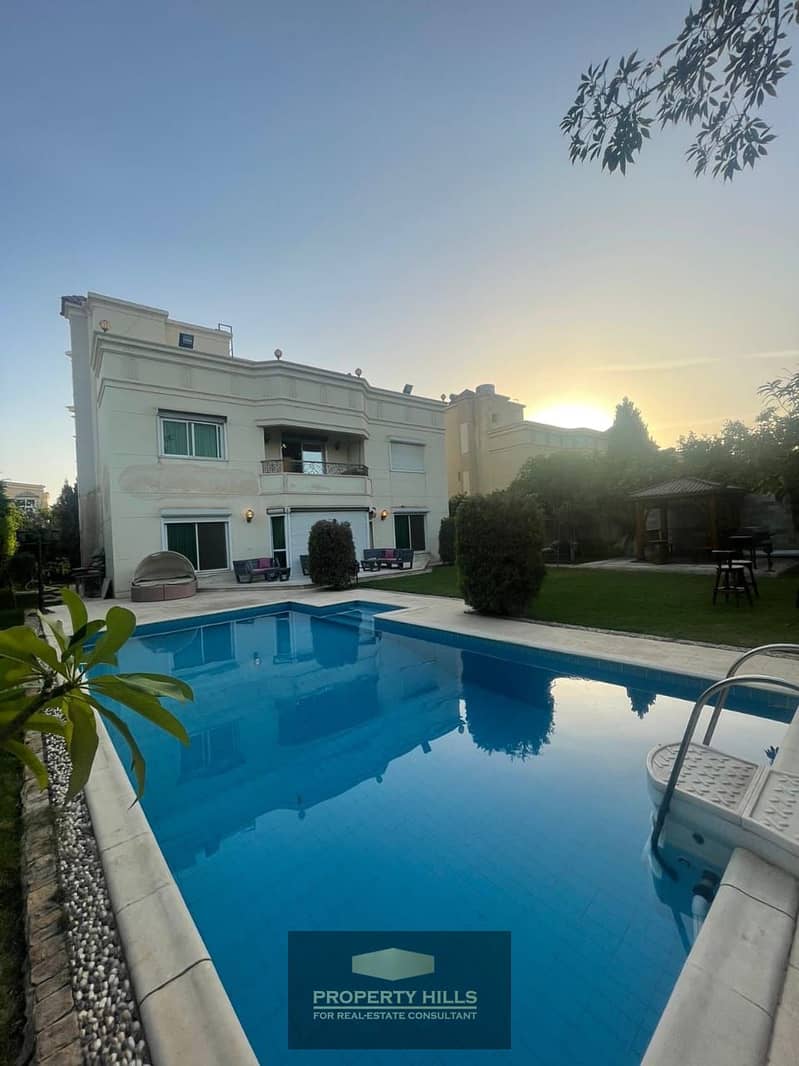 Luxury hotel villa with 3 floors and a swimming pool in a prime location in Sheikh Zayed, on Dahshour Road, next to Mall of Egypt and Alnasaem, in front of Swan Lake. - Widok 2