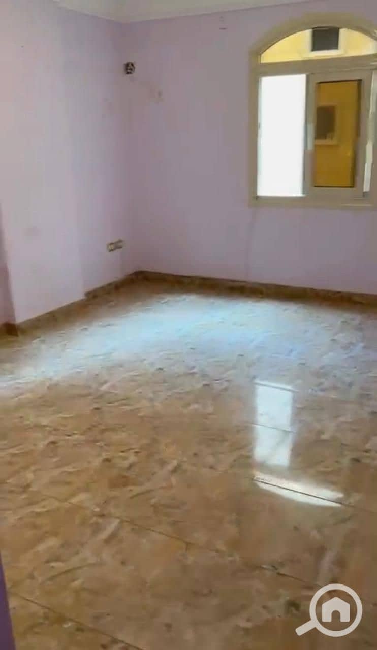 Apartment for sale in Zahraa El Maadi, near Strip MallArea: 150 sq mConsists of 3 bedrooms (including a living room), reception, kitchen, and 2 bathro - Ansicht 2