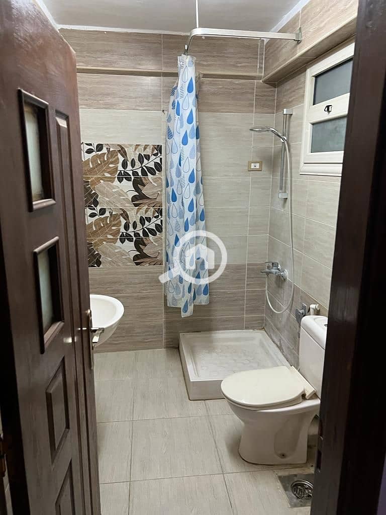 Apartment for sale in Zahraa El Maadi, near Strip MallArea: 150 sq mConsists of 3 bedrooms (including a living room), reception, kitchen, and 2 bathro - Ansicht 3