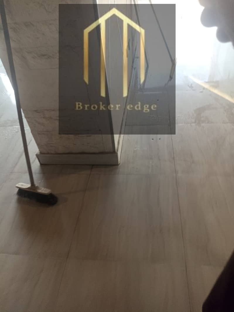 Shop for rent on Al-Nazaha Main Street, area 130 square meters - Ansicht 4