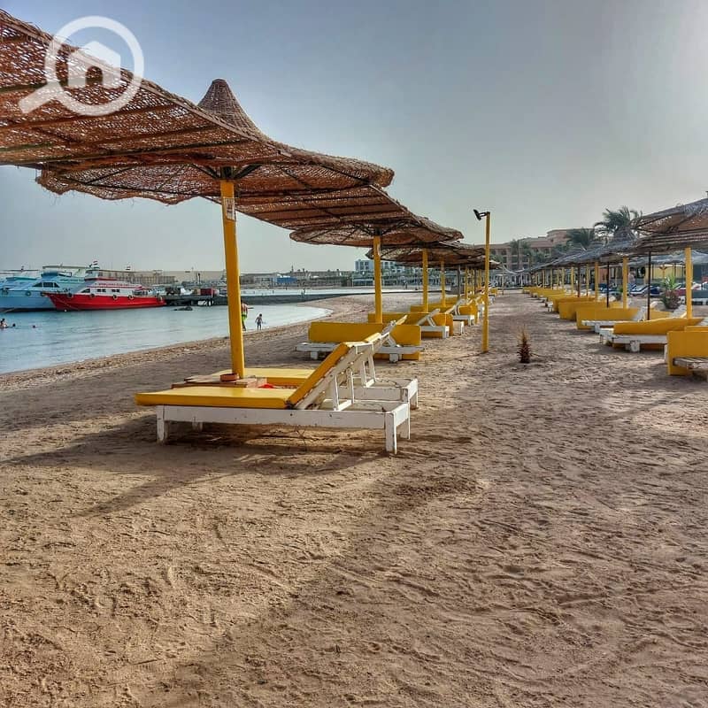 Very modern chalet for daily rental in Hurghada, in the heart of the tourist promenade, with the best location, high quality, sea view, and promenade. - Ansicht 3