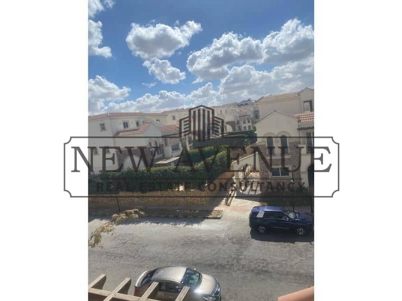 LOWEST PRICE IN MARKET - GRAND TOWNHOUSE OVERLOOKING GREENERY & FACING NORTH- 80% finishing - Mehr