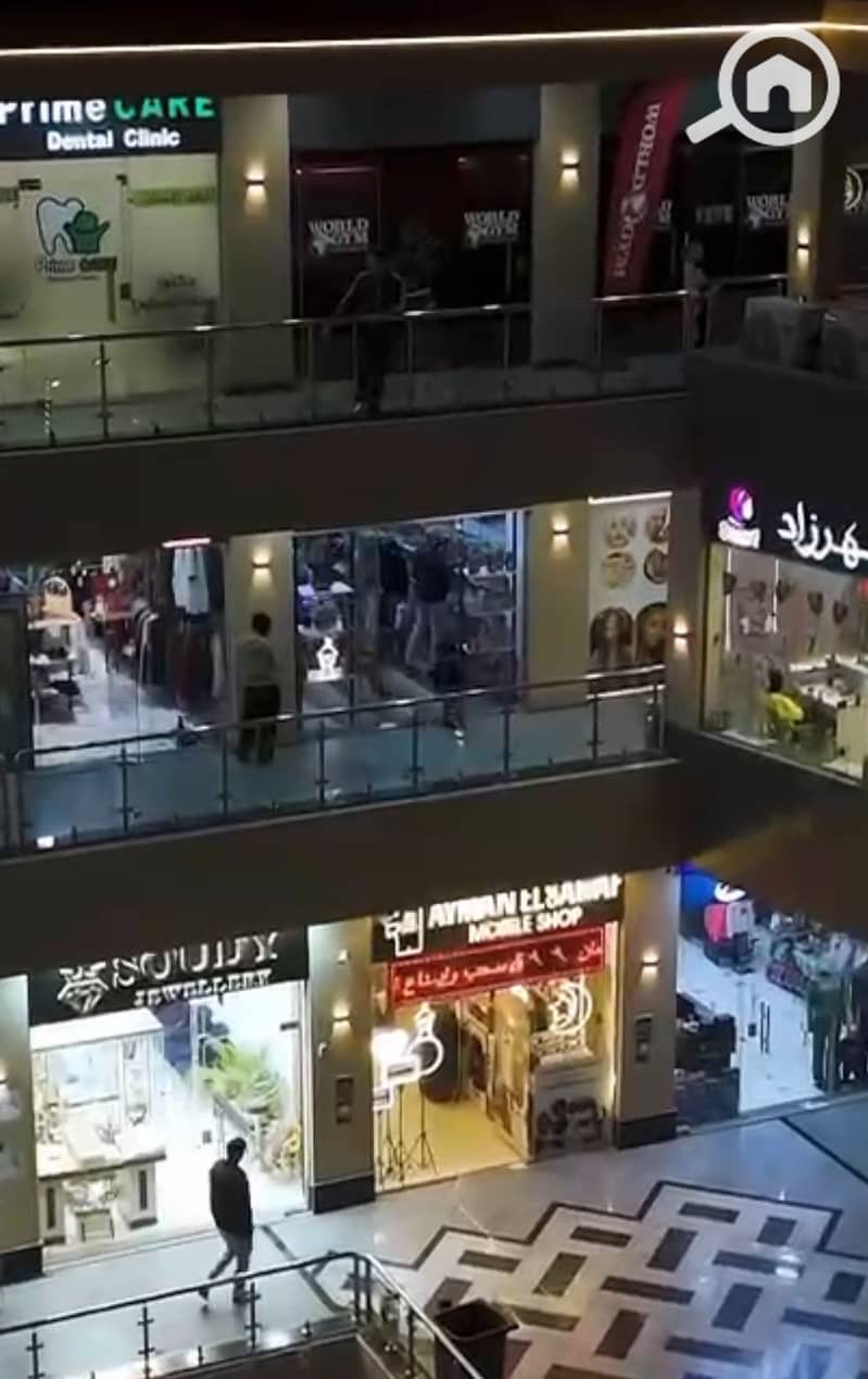 53m shop for sale cash in Zewail Plaza Mall, 6th of October. Super Lux finishing, first floor, immediate delivery. The mall is fully operational next to World Gym and Zewail City. In October Gardens. - Ansicht 3