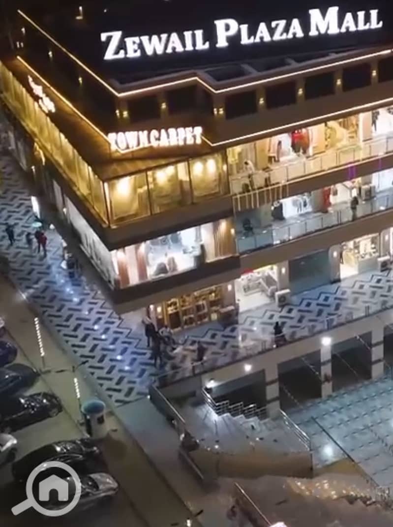 53m shop for sale cash in Zewail Plaza Mall, 6th of October. Super Lux finishing, first floor, immediate delivery. The mall is fully operational next to World Gym and Zewail City. In October Gardens. - Mehr