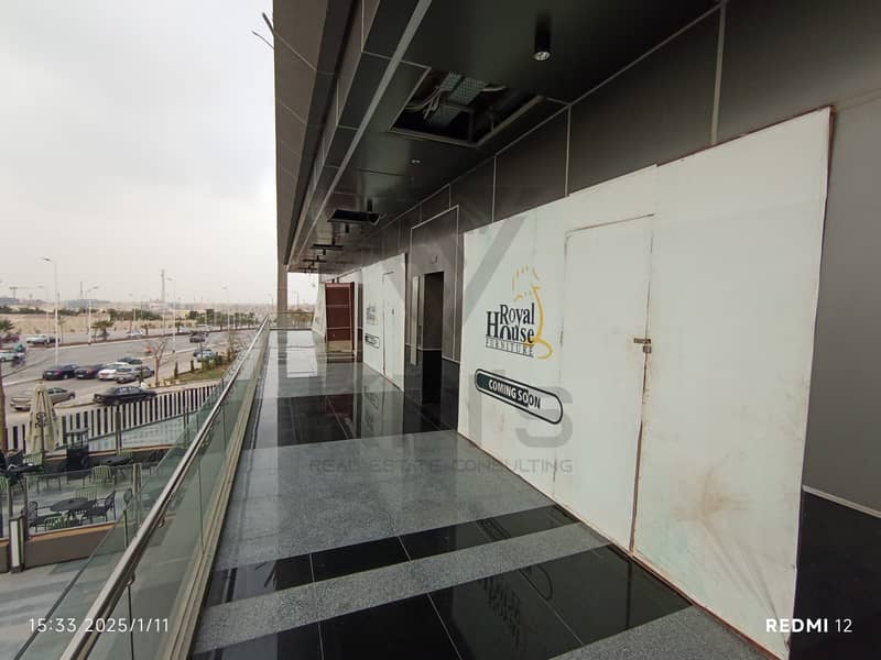 Shop for sale at the best price, prime location - ready for inspection and operation in Sway mall - area 68m - Widok 4