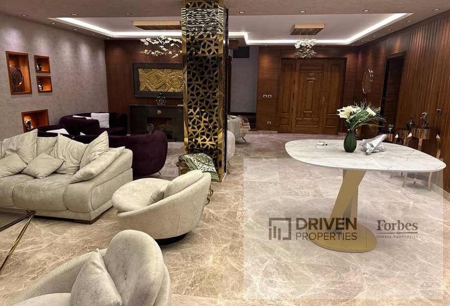 Ready To Move Fully Finished Standalone Villa With Private Pool For Sale In Royal City Compound Near Village West Sheikh Zayed Giza - Widok 3