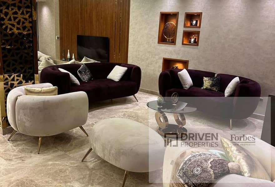 Ready To Move Fully Finished Standalone Villa With Private Pool For Sale In Royal City Compound Near Village West Sheikh Zayed Giza - Widok 4