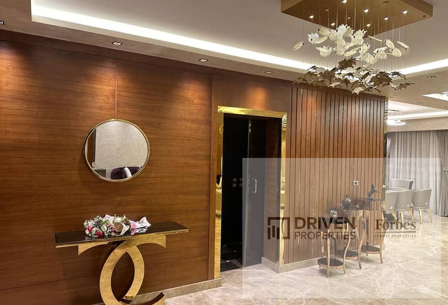 Ready To Move Fully Finished Standalone Villa With Private Pool For Sale In Royal City Compound Near Village West Sheikh Zayed Giza - Widok 6