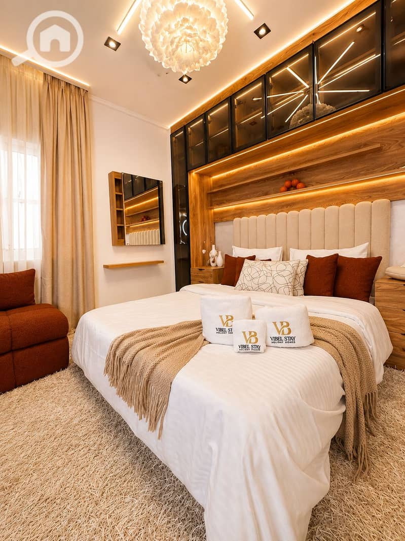 11 King bed apartment 2 close. PNG