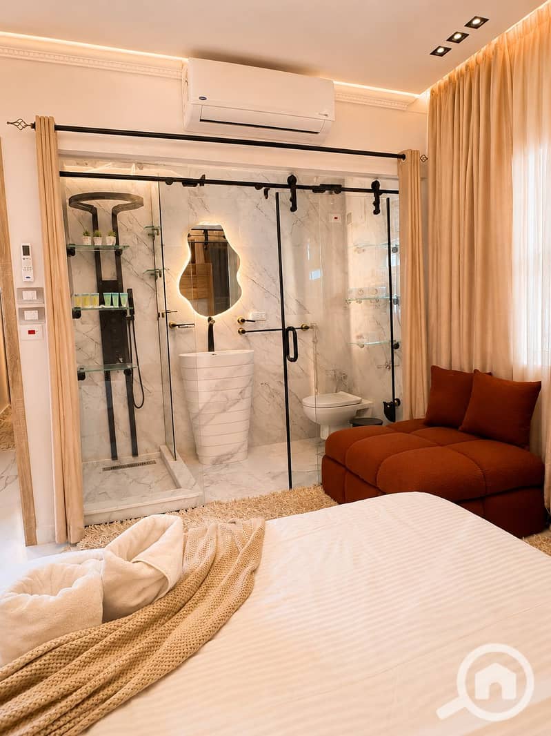 17 View king bed apartment 2. PNG