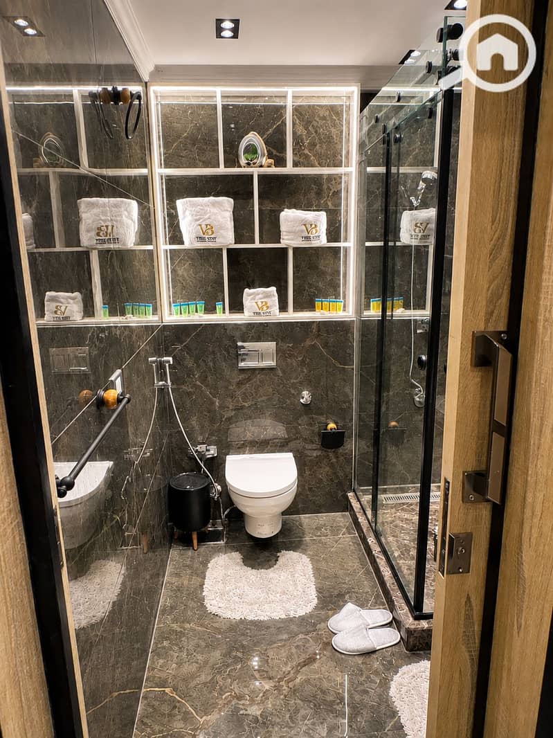 24 Bathroom apartment 2 light up. PNG