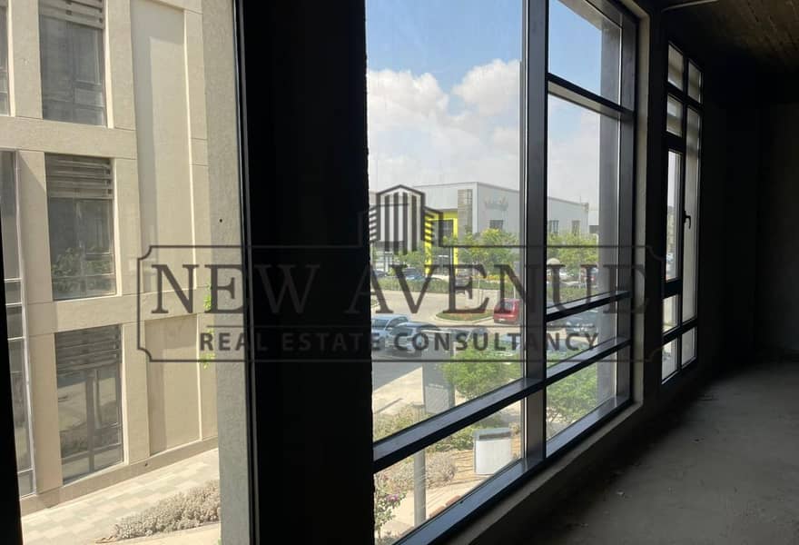 Corner Office At District 5 Fully Finished Open View - Veel