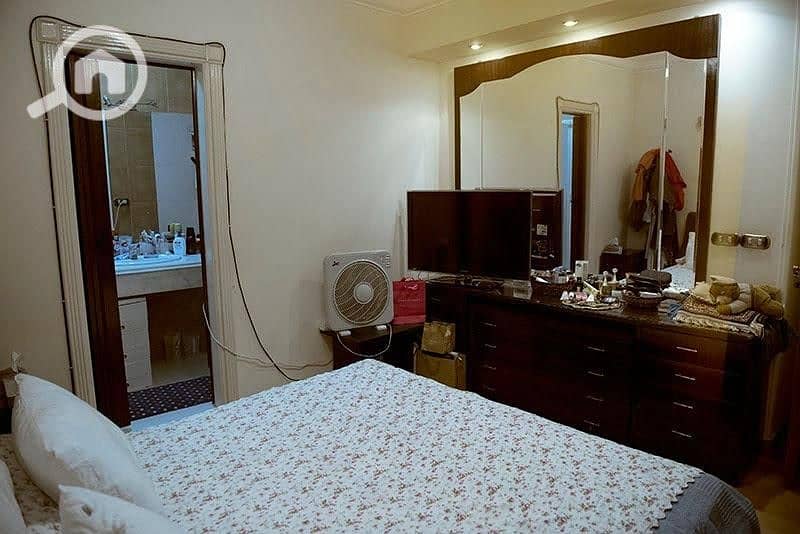 Duplex for sale in Hadayek El Mohandeseen compound, ultra-super-lux finishing, with kitchen and air conditioning. - Więcej