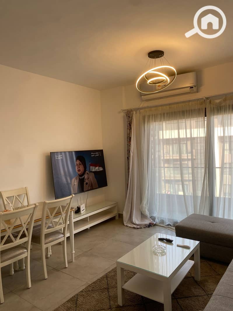 A fantastic opportunity for investment and living: a furnished 63m² studio apartment for sale in cash in one of the best phases of Madinaty, within th - Widok 4