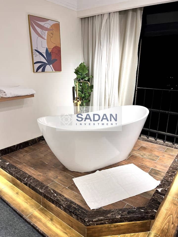 Hotel apartment for sale in the InterContinental Hotel, directly on the Nile. Fully finished with furniture, air conditioning, and appliances. - Mehr