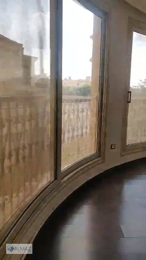 Unfurnished villa, 524 sq m with garden, for rent with air conditioning in Grand Residence Compound, Fifth Settlement, off 90th Street. - Więcej