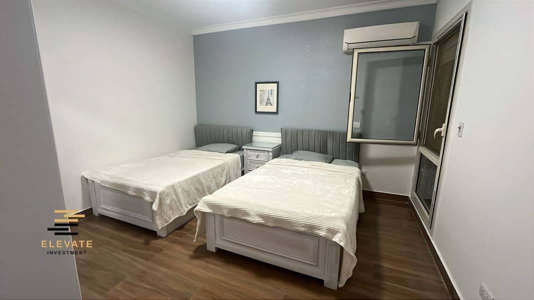 apartment 220m with garden fully furnished for rent at stone residence compound new cairo super lux finished – další