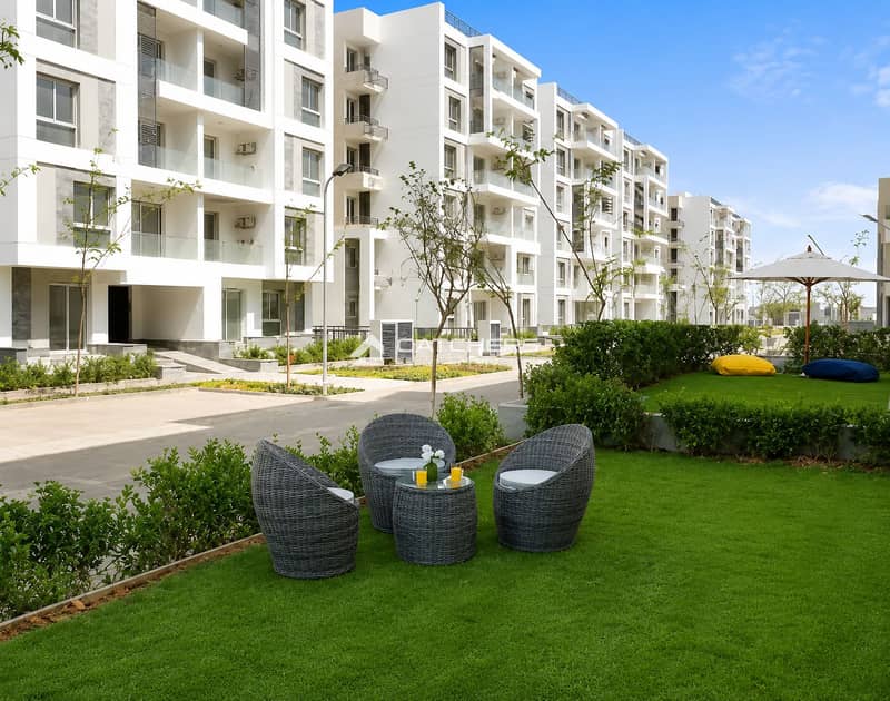 Get your apartment with a garden in the heart of Mostakbal City, opposite Madinaty, with a 38% discount and immediate occupancy. - Aanzicht 2