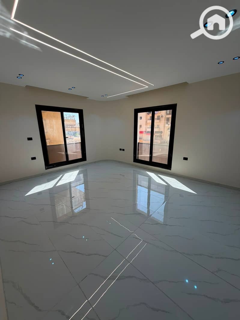 For those who want luxury, a safe investment, and upscale living VIP before devaluation, at the beginning of the year and before the new prices, behind the central axis and behind the Najda Square in the fourth district, next to Royal School and the Egyptian and Nile schools, next to Mirvana Center, and Al-Din, a 205 square meter apartment consisting of 3 rooms. - Widok 6