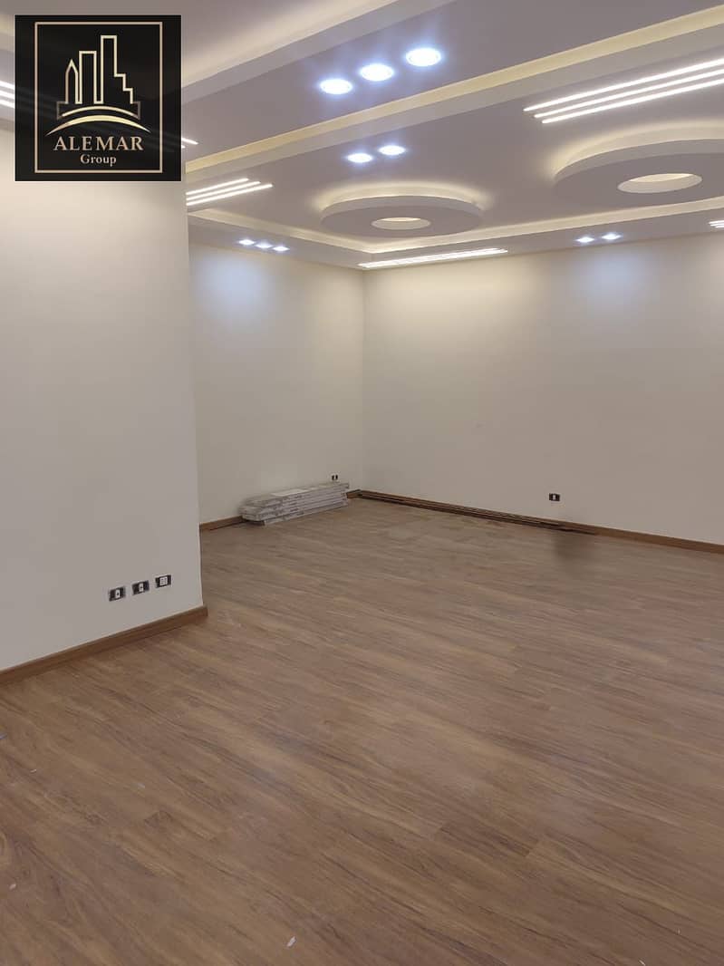 24 1000947380. jpg