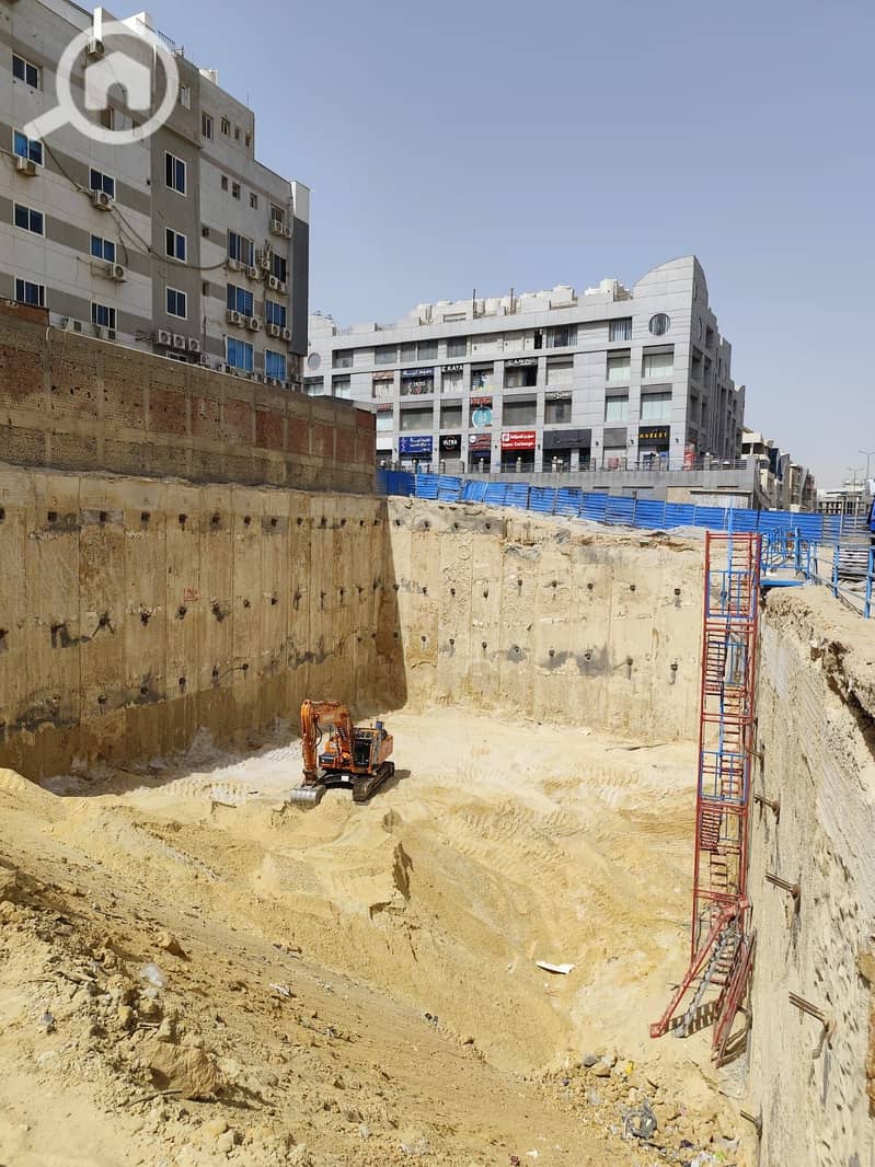 A plot of land suitable for commercial and administrative use, measuring 2020 square meters, located on a corner lot facing north, second plot from So – pohled 2