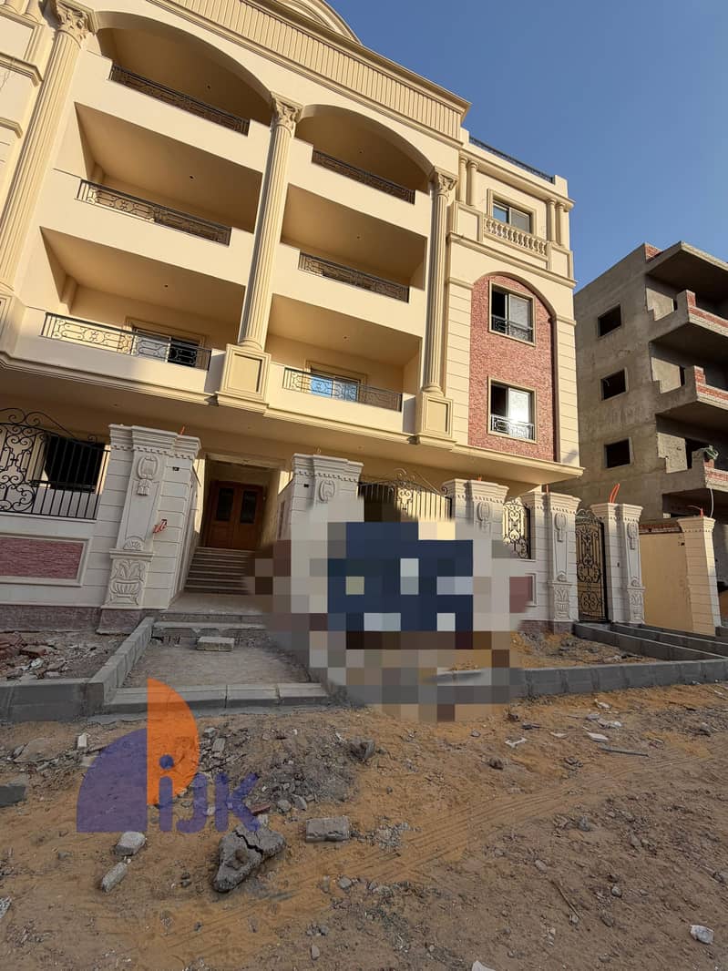A very special apartment for sale in Andalus, steps away from the Mufida compound and the main thoroughfares in New Cairo, and close to South 90th Str – pohled 3
