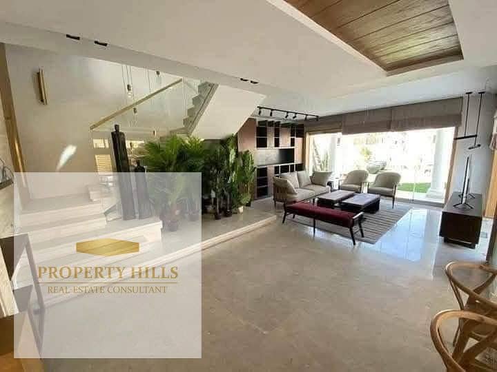 Next to Auc, a corner townhouse at an unbelievable price! Pay 853,000 down and receive it in the heart of New Cairo. - Więcej