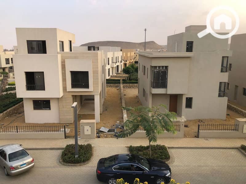 twin house for rent owest -prime location - Vista 3