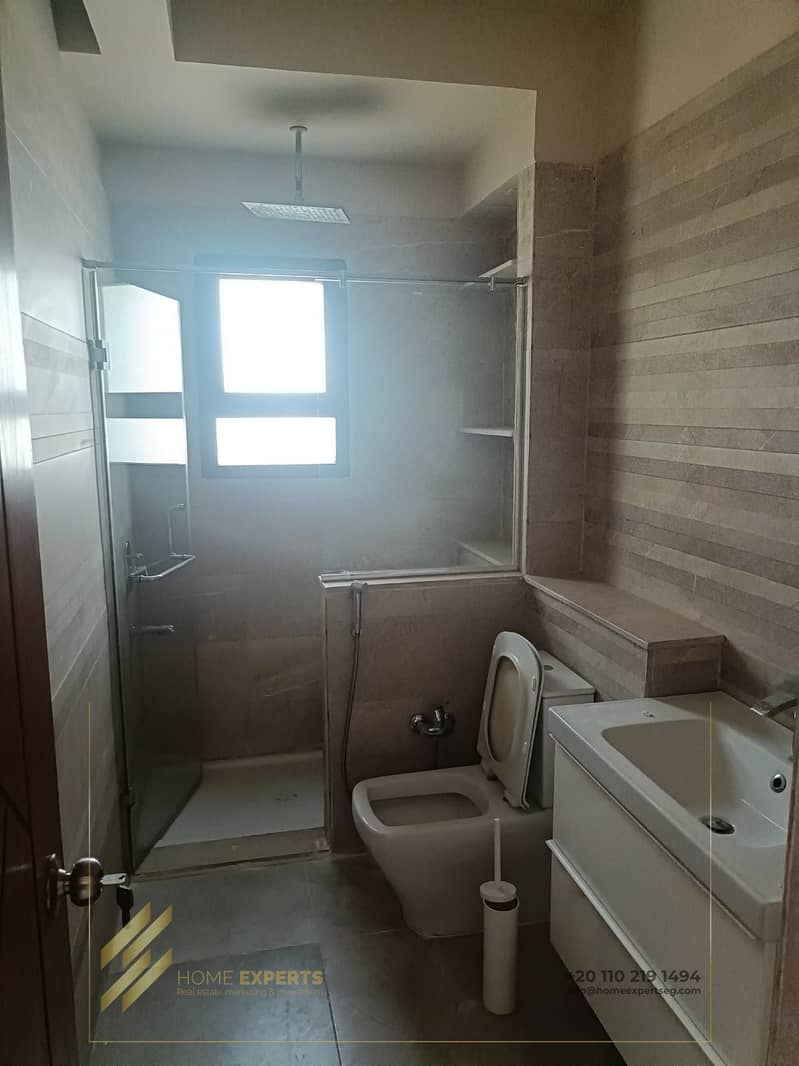 twin house for rent in mivida ultra super lux - Widok 4
