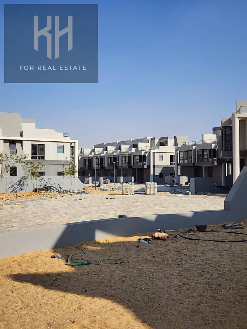 Townhouse for sale, corner unit, immediate delivery, in the first phase of Bloomfields Compound, Mostakbal City, next to Madinaty, Sarai and the New A - Mehr