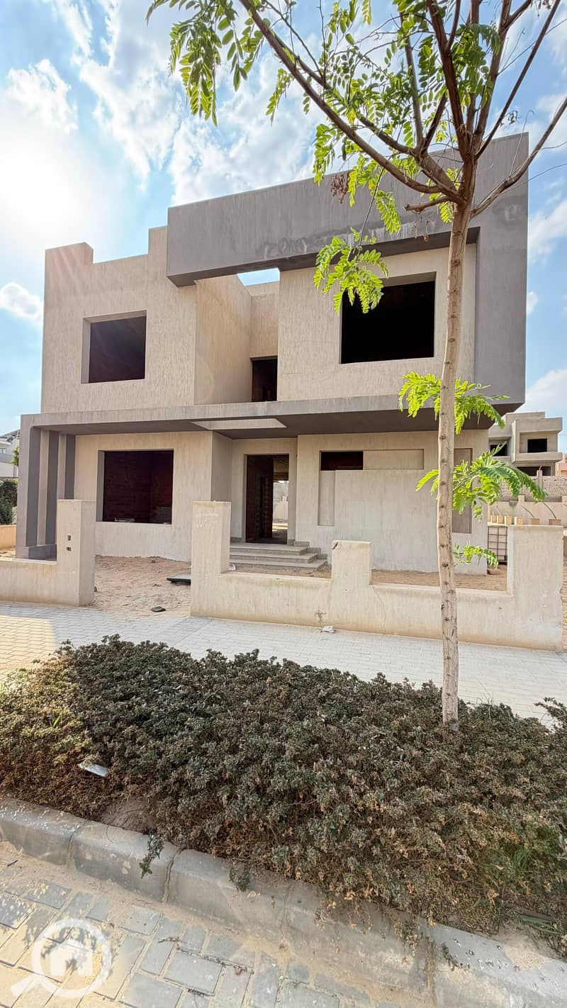 A villa at a bargain price, stand-alone, in the best location in Grand Heights compound. - Widok 2