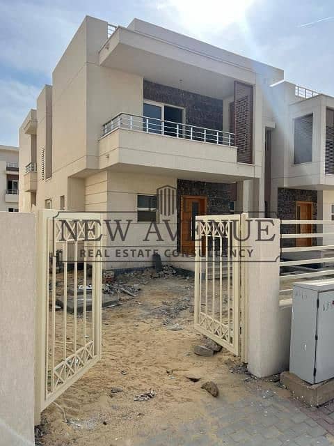 Twin House 248m for Sale in Vivens Shorouk | 4 Bedrooms, Private Parking, Prime Open View Lake & Landscape, Total Price 15,000,000 EGP - Vista 3
